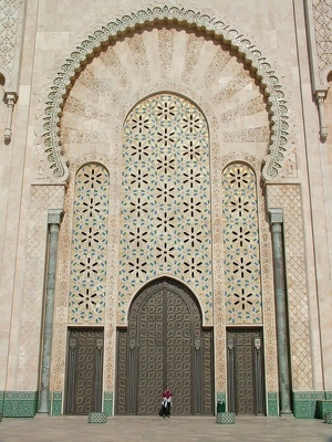 Casablanca 010 - Flo devant mosquee Hassan II - Maroc
