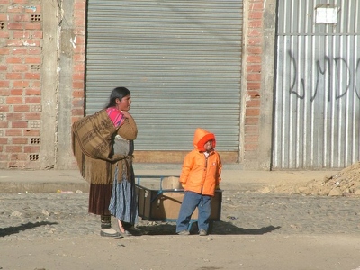 La Paz-Puno 024 - Femmeet enfant - Bolivie