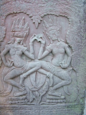 Angkor - 084 - Bayon - Statues sculptees - Cambodge