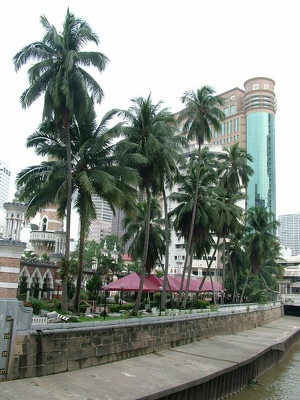 Kuala Lumpur - 036 - Mosquee et immeuble - Malaisie